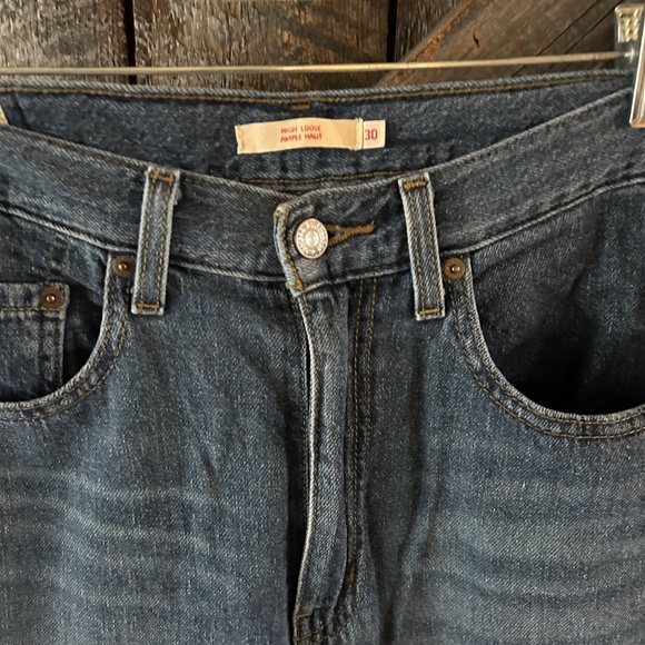 Women's Levi's High Loose Medium Wash Denim Blue Jeans - Picture 3 of 4